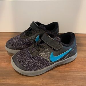 Nike toddler shoes size 10